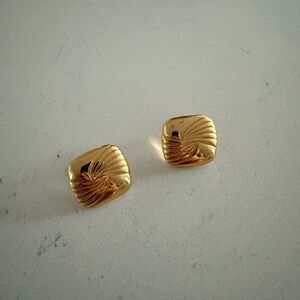 Heaven Mayhem Gold Tabi earrings